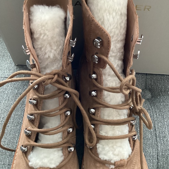 Marc Fisher LTD Izzie Genuine Shearling Lug Sole Boot (Women) 9.5M - Picture 6 of 12